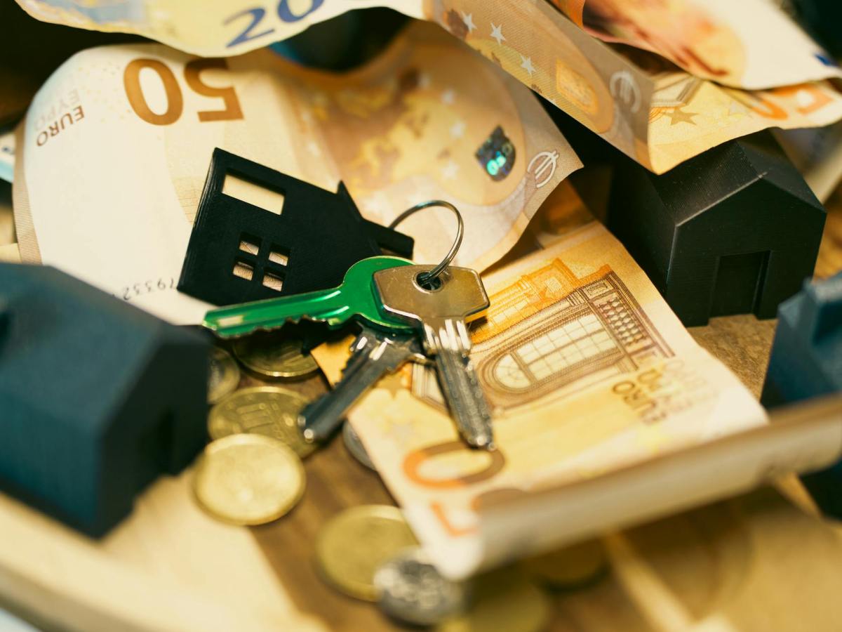 House prices up, but outlook uncertain:&nbsp;Nationwide